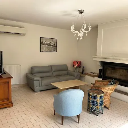 度假居 Maisonnette Avec Parking Et Jacuzzi 尼姆