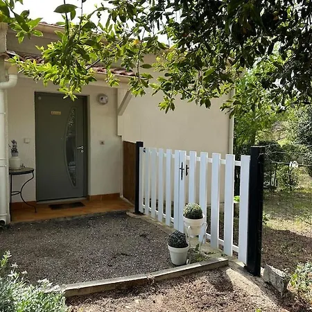 Maisonnette Avec Parking Et Jacuzzi 尼姆
