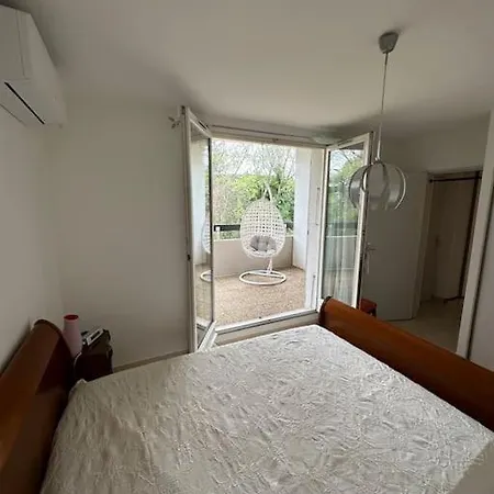 Maisonnette Avec Parking Et Jacuzzi 尼姆