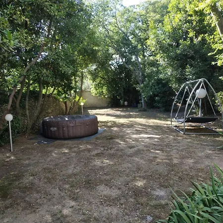 度假居 Maisonnette Avec Parking Et Jacuzzi *